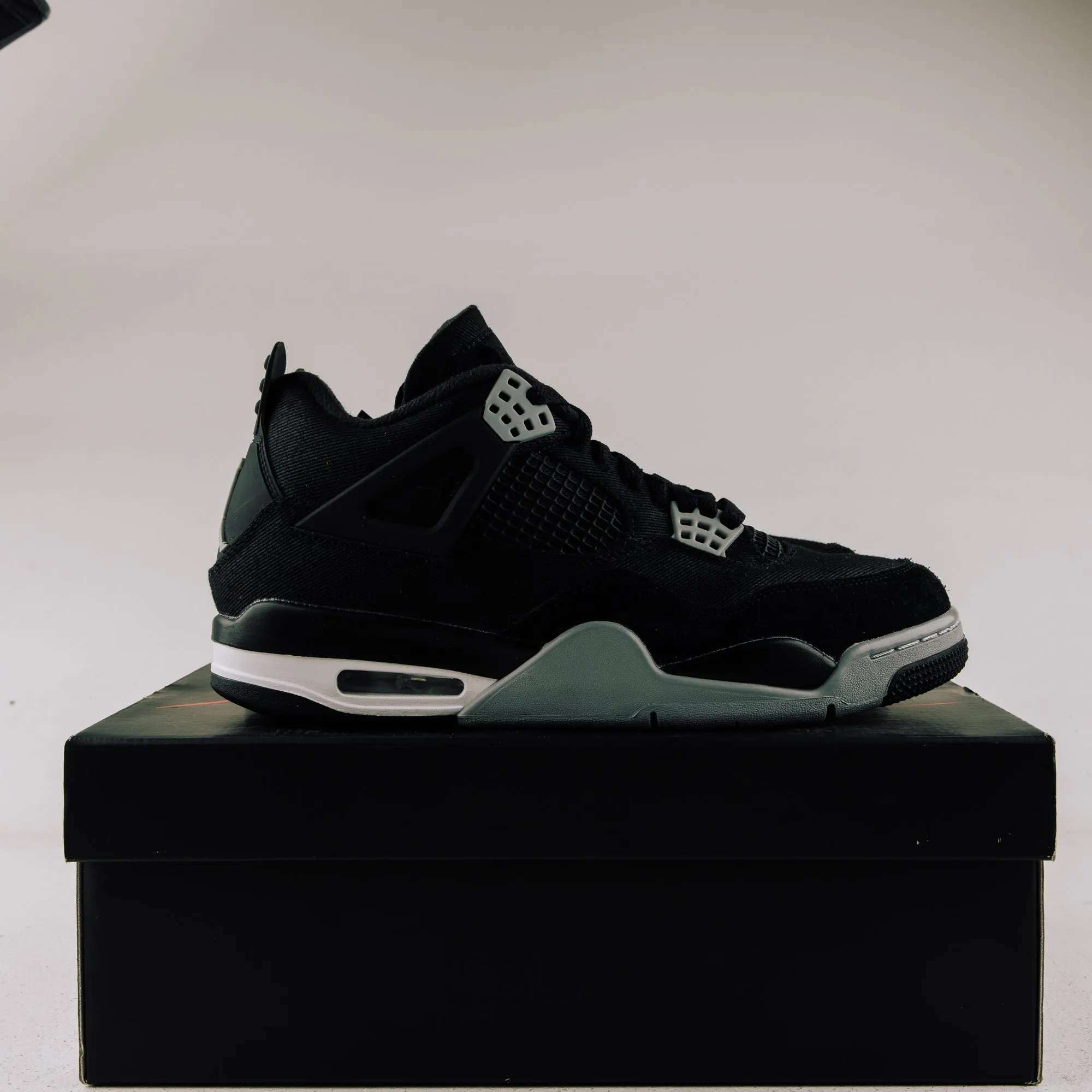 Jordan 4 Retro SE Black Canvas - Used - 2440