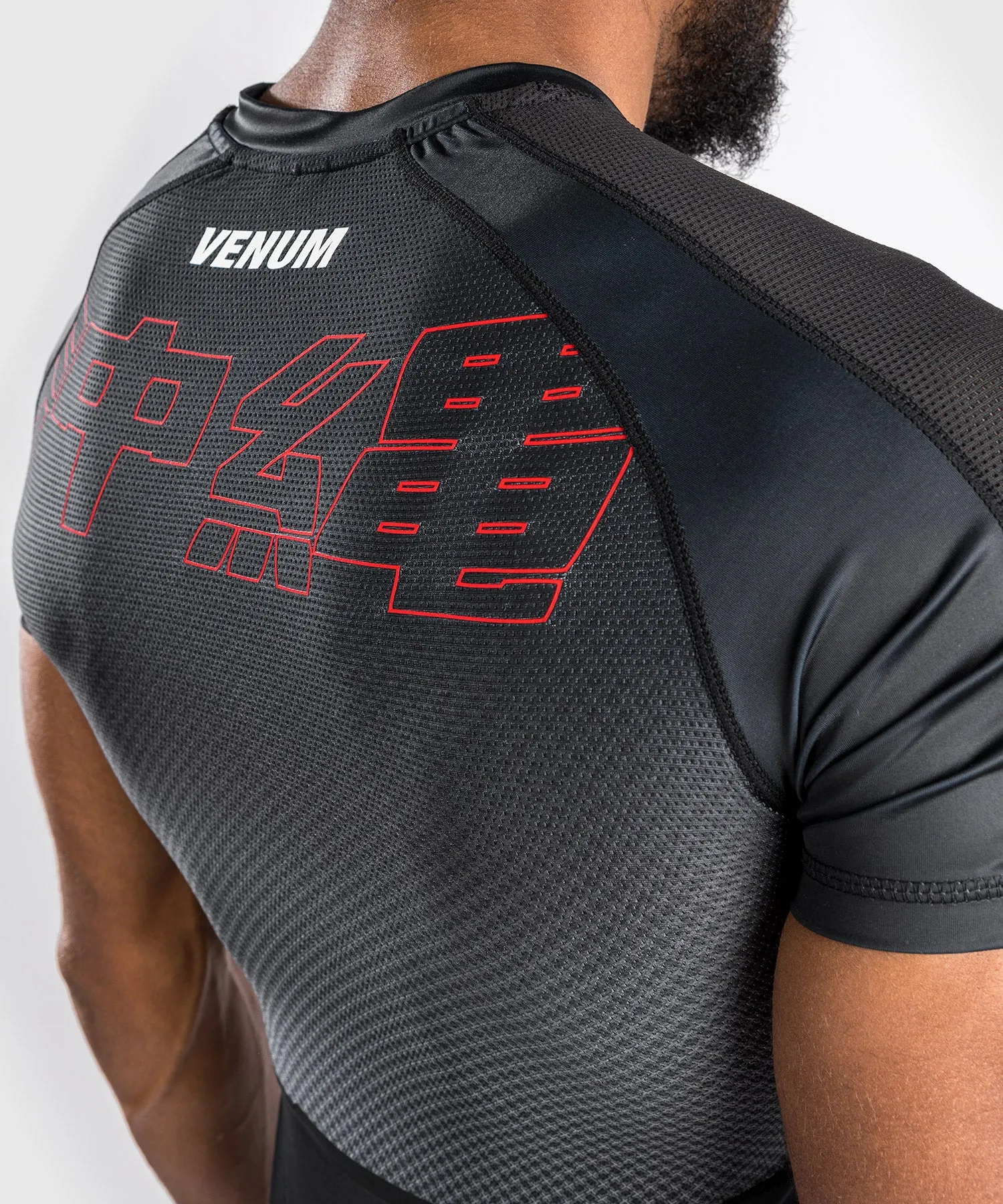 Rashguard Venum Okinawa 3.0 - Manga corta - Negro/Rojo