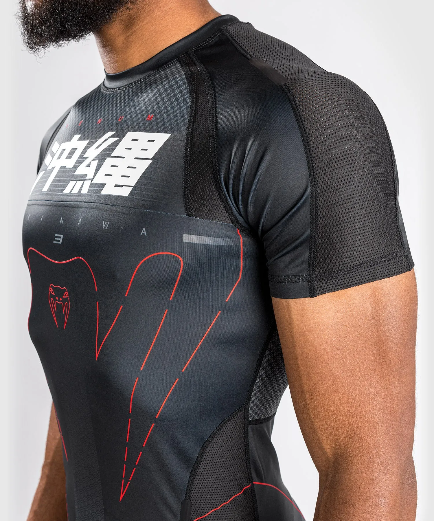 Rashguard Venum Okinawa 3.0 - Manga corta - Negro/Rojo