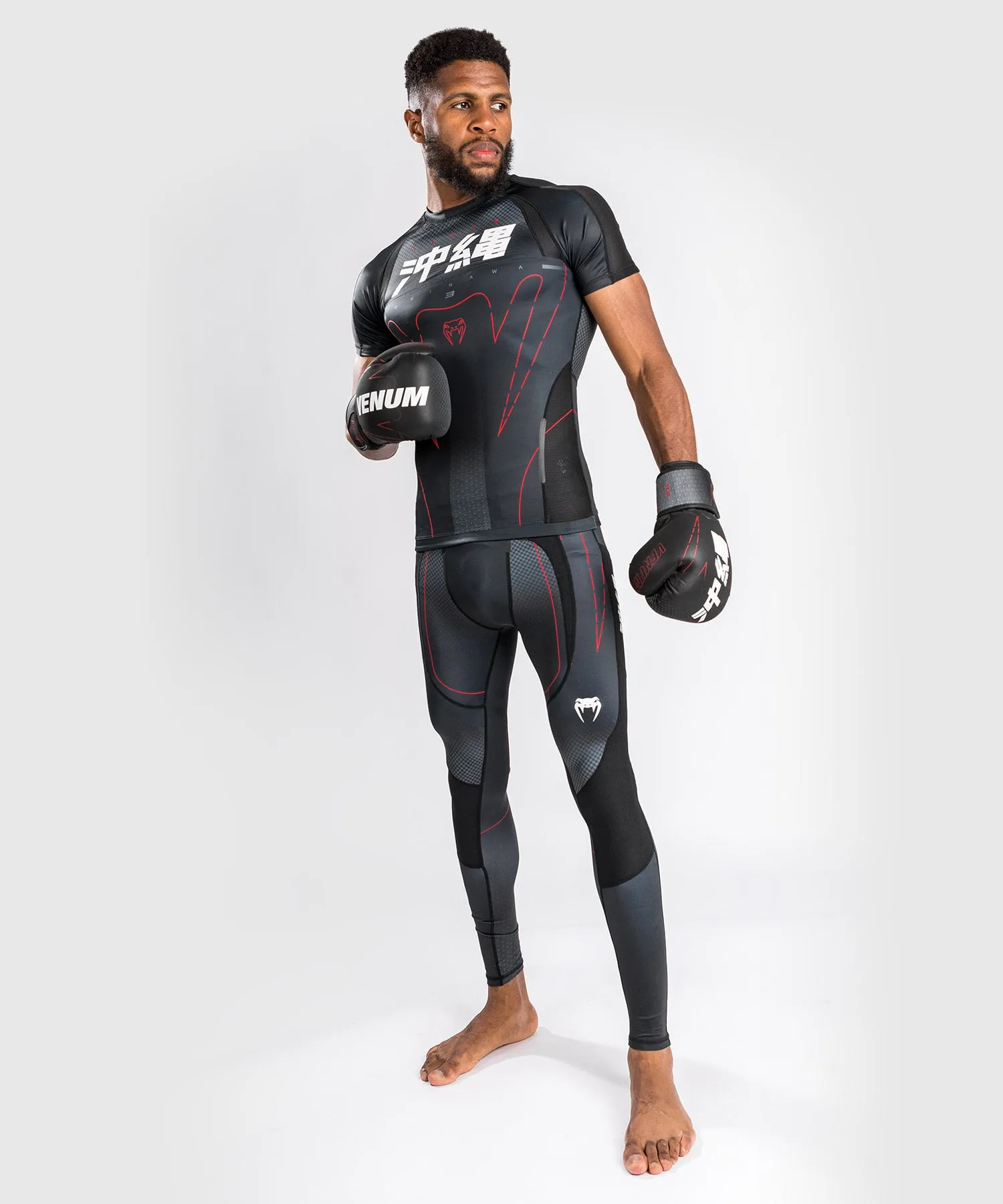 Rashguard Venum Okinawa 3.0 - Manga corta - Negro/Rojo