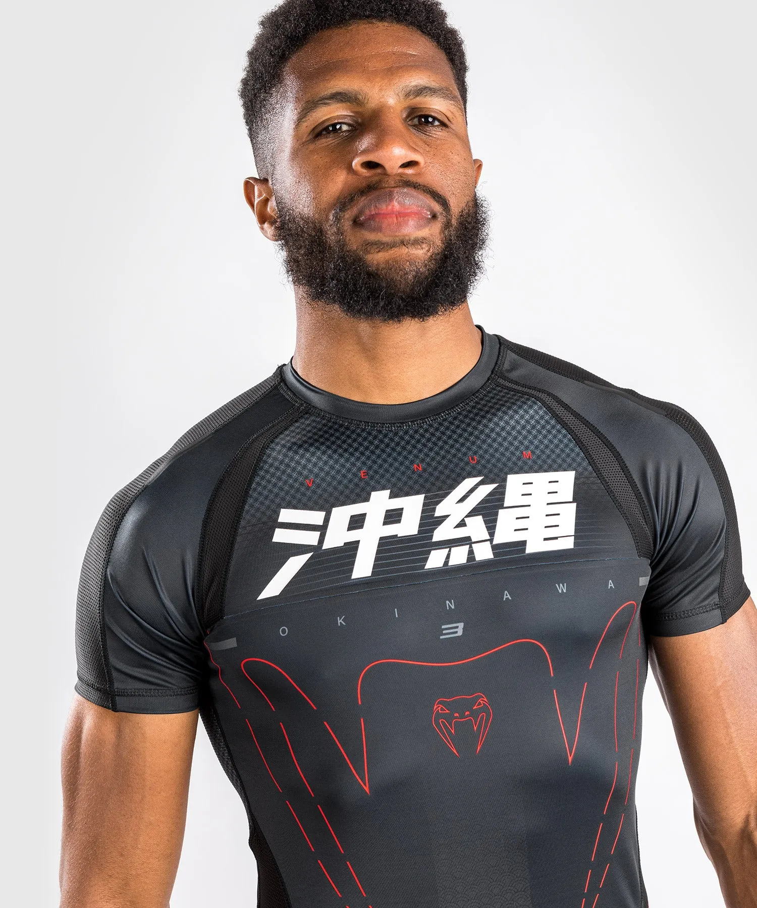 Rashguard Venum Okinawa 3.0 - Manga corta - Negro/Rojo