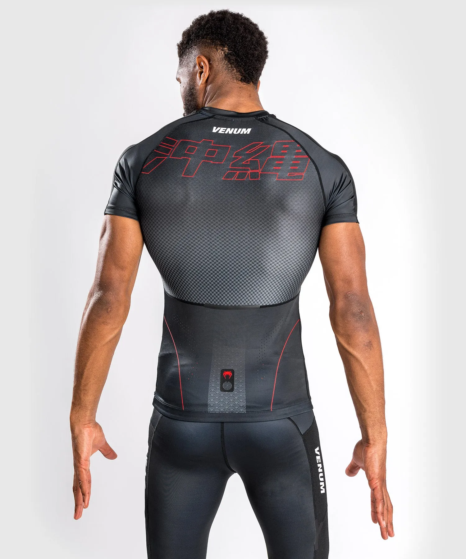 Rashguard Venum Okinawa 3.0 - Manga corta - Negro/Rojo